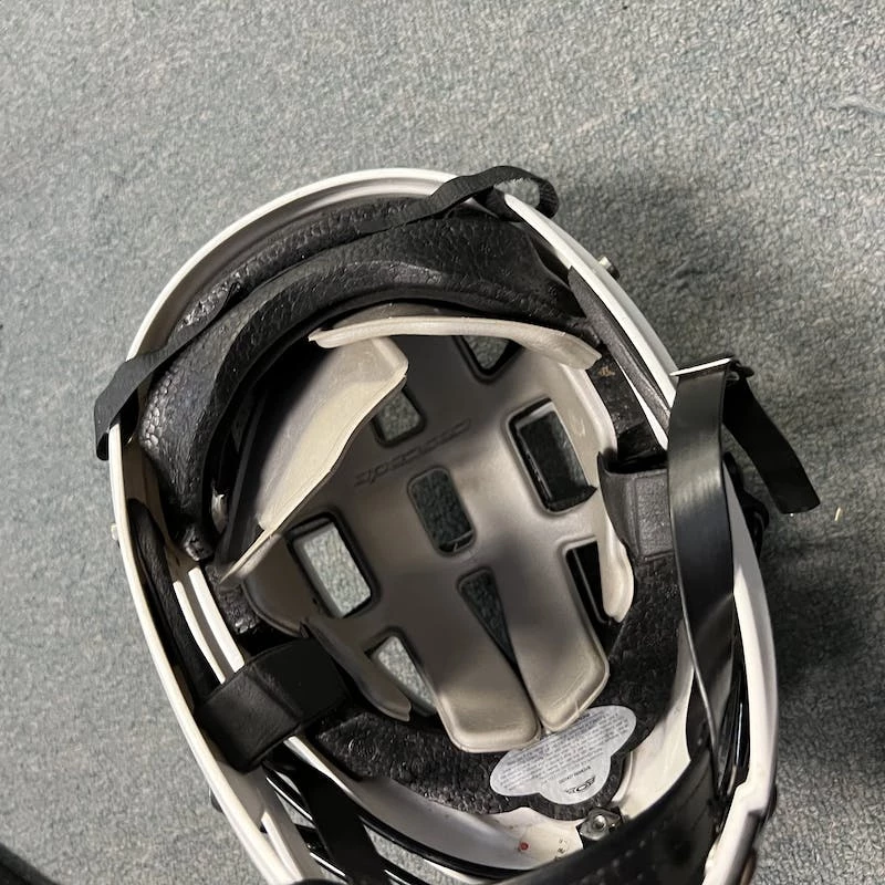 On Sale - Used Cascade ADJUSTABLE HELMET One Size Lacrosse Helmets White 5 On Sale - Used Cascade ADJUSTABLE HELMET One Size Lacrosse Helmets White - Image 3