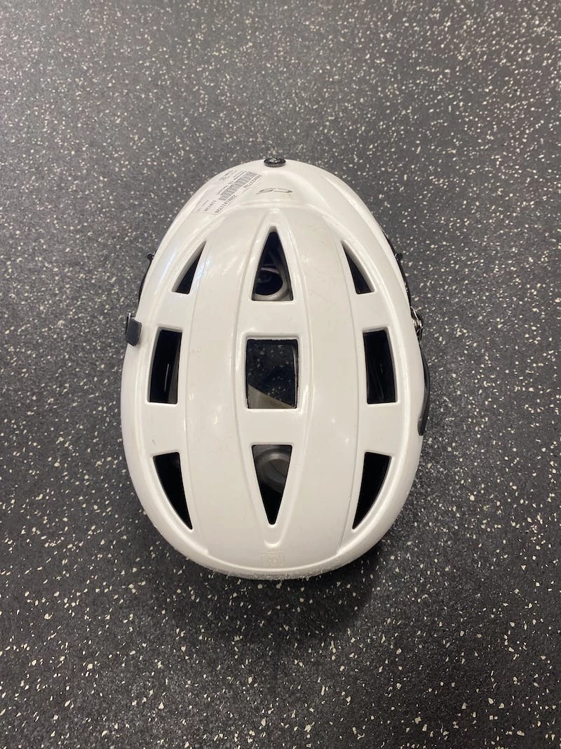 Discount - Used Cascade CS One Size Lacrosse Helmets White 5 Discount - Used Cascade CS One Size Lacrosse Helmets White - Image 3