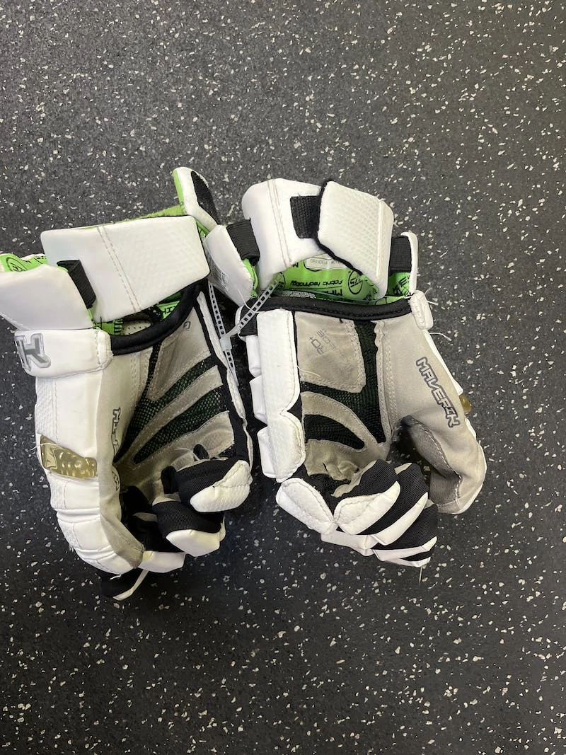 On Sale - Used Maverik M4 12" Junior Lacrosse Gloves None 4 On Sale - Used Maverik M4 12" Junior Lacrosse Gloves None - Image 2