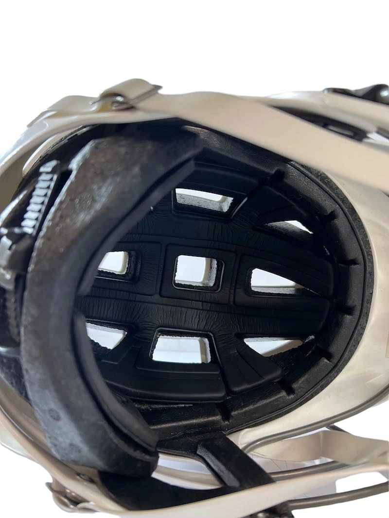 The Surprise Price - Used Cascade CPV-R M/L Lacrosse Helmet White 7 The Surprise Price - Used Cascade CPV-R M/L Lacrosse Helmet White - Image 5