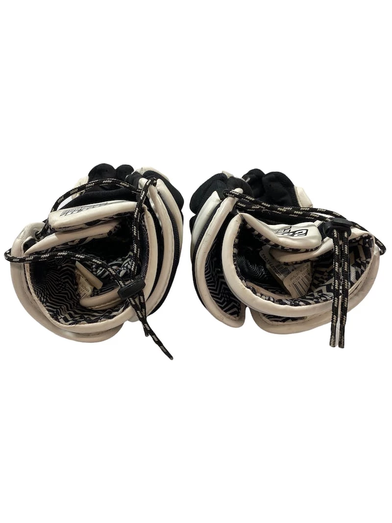 Best Price - Used Warrior Mac D-Lite2 10" Lacrosse Gloves Junior Lacrosse Gloves Black 6 Best Price - Used Warrior Mac D-Lite2 10" Lacrosse Gloves Junior Lacrosse Gloves Black - Image 4