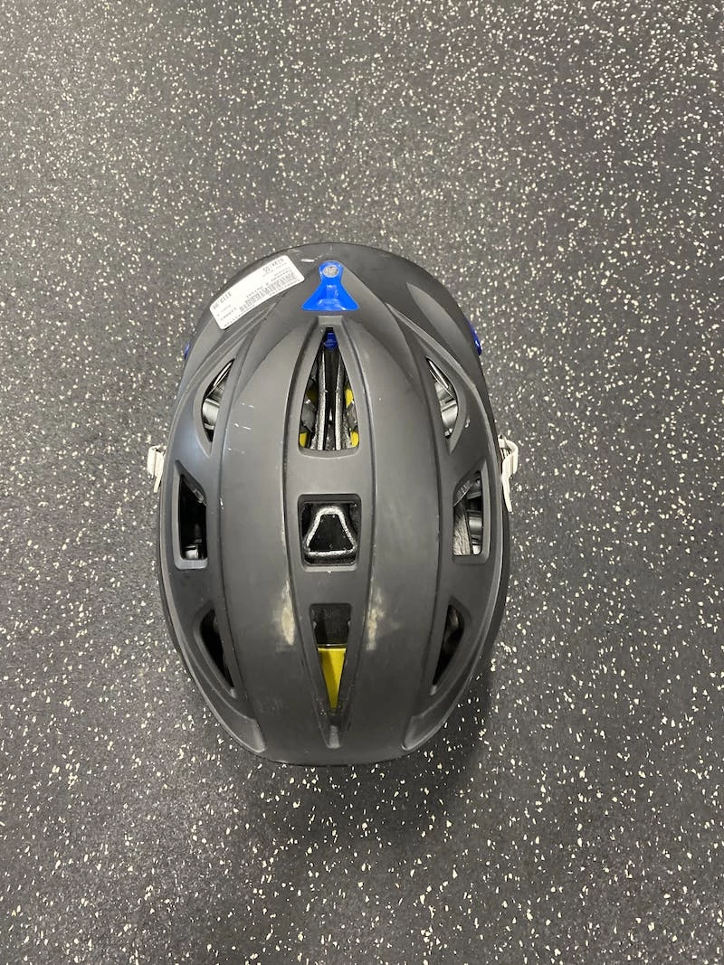 Best Price - Used Cascade R One Size Lacrosse Helmets Black 5 Best Price - Used Cascade R One Size Lacrosse Helmets Black - Image 3