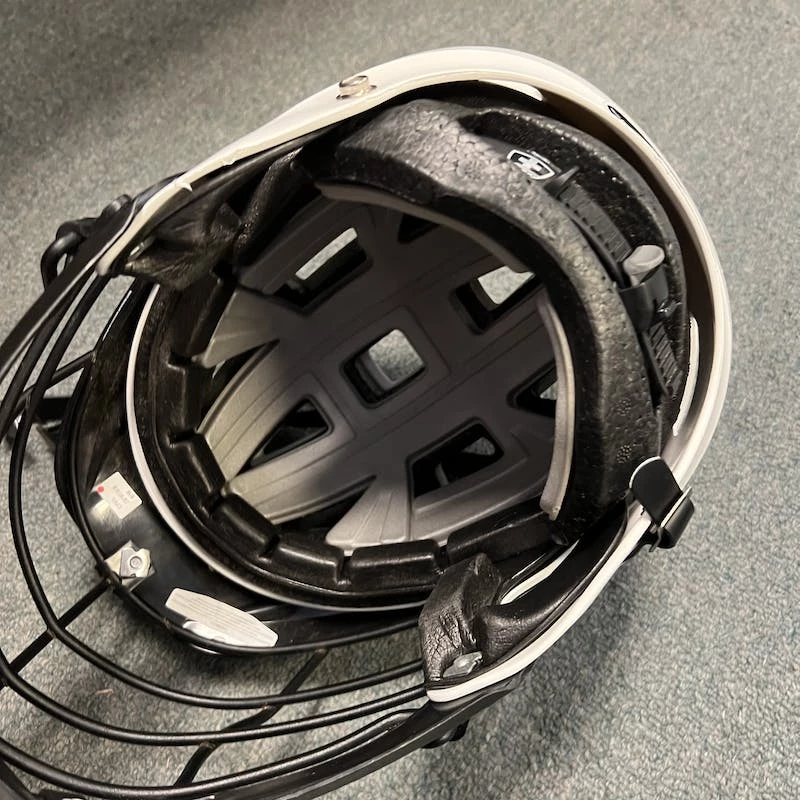 The Surprise Price - Used Cascade ADJUSTABLE HELMET SM Lacrosse Helmets White 6 The Surprise Price - Used Cascade ADJUSTABLE HELMET SM Lacrosse Helmets White - Image 4