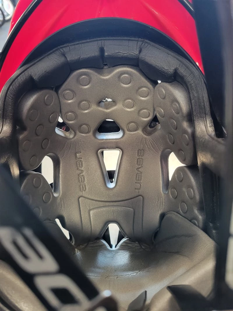 The Surprise Price - Used Cascade CPXR MD Lacrosse Helmets Navy Blue 6 The Surprise Price - Used Cascade CPXR MD Lacrosse Helmets Navy Blue - Image 4